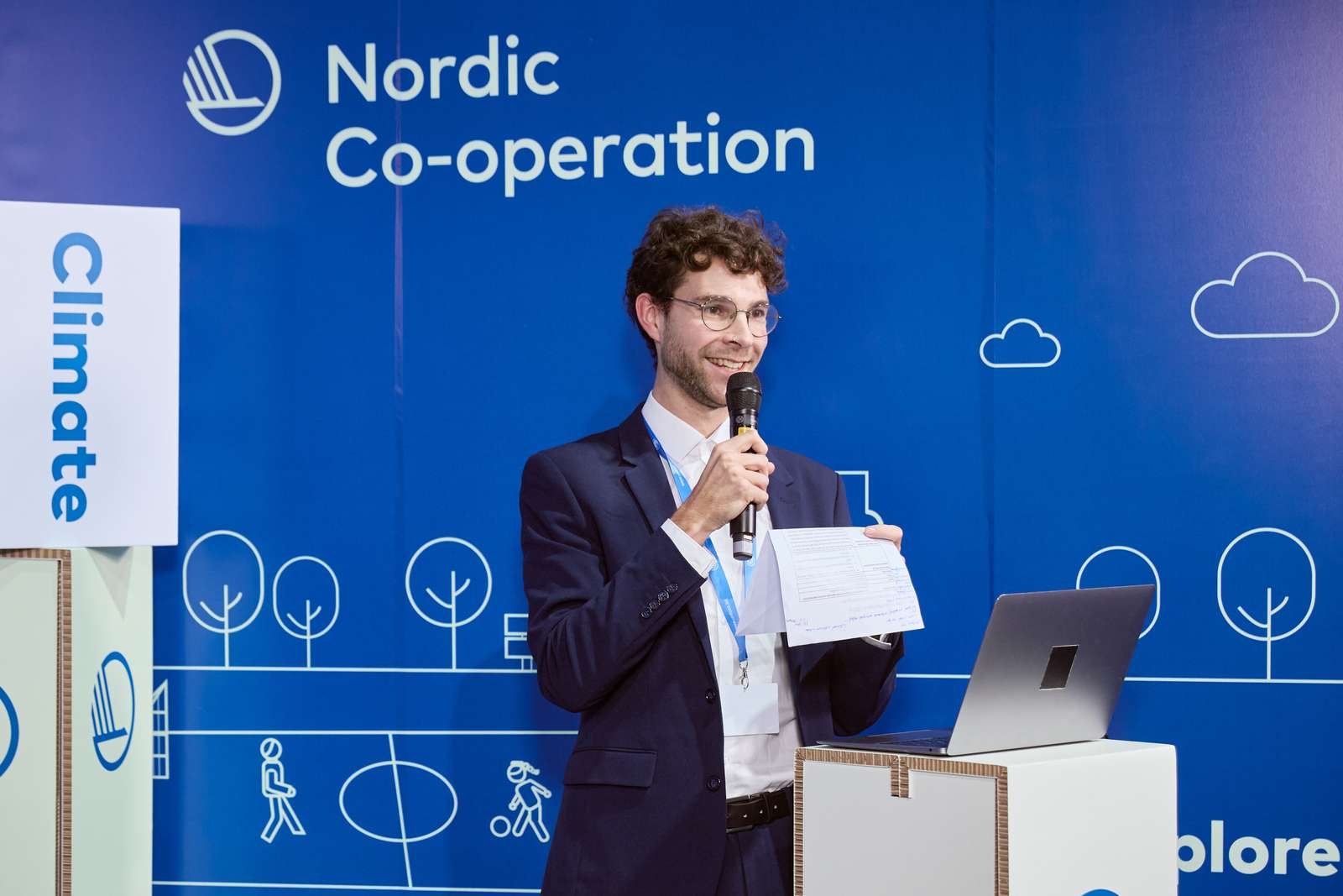 A Perspectives speaker presenting at a Nordic Co-operation side event on Paris alignment